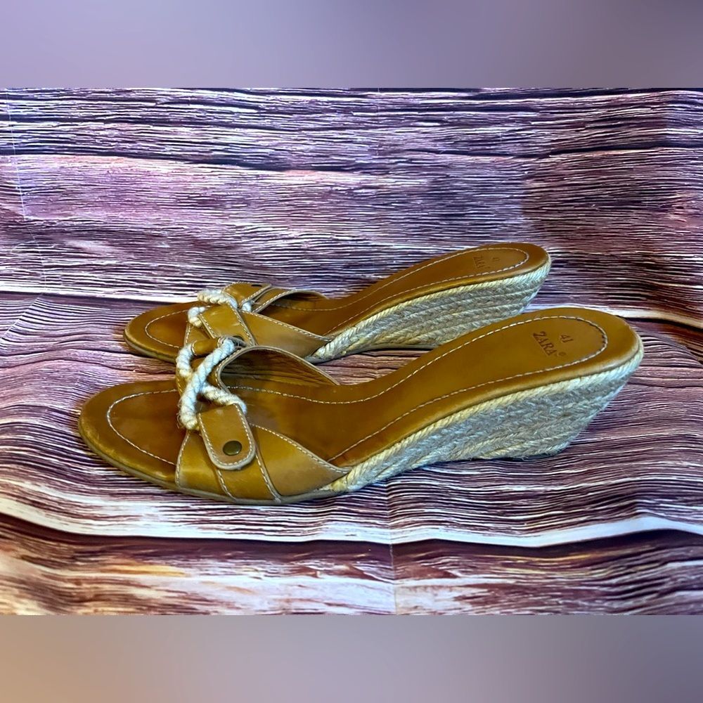 Zara Tan shoes with Endless loop on top. Size 41.